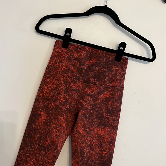 Lululemon Wunder Train High Rise Tight 28” in Denim Wash Print Autumn Red Black - Picture 2 of 6